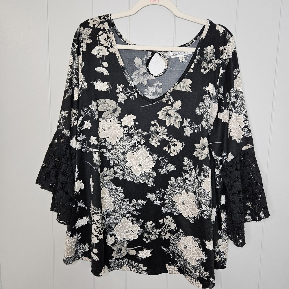 Stem & Vine Women's  Blouse 2XL Floral/Black Bell Lace Sleeves Key Hole In‎ Back